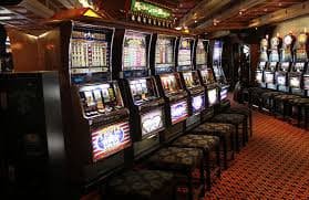 Fitur lengkap aplikasi AVo88 mulai dari slot, live casino, hingga taruhan olahraga di satu platform